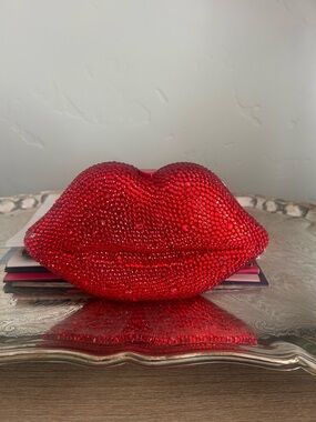 Red Crystal Lip Clutch - Women's Evening Wristlet